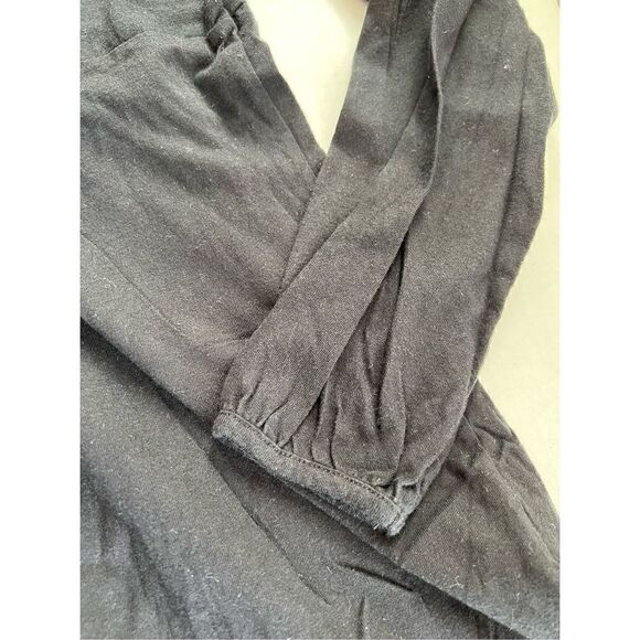 Duo Maternity size medium black split neck top - Picture 6 of 9